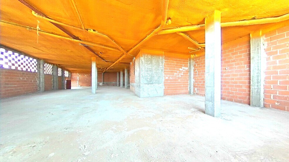 Retail in Cistérniga for sale - Building Photo - Image 3 of 12