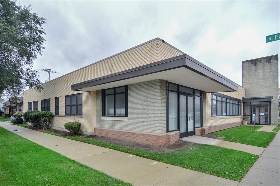 2737 W Peterson Ave, Chicago, IL for sale Primary Photo- Image 1 of 1