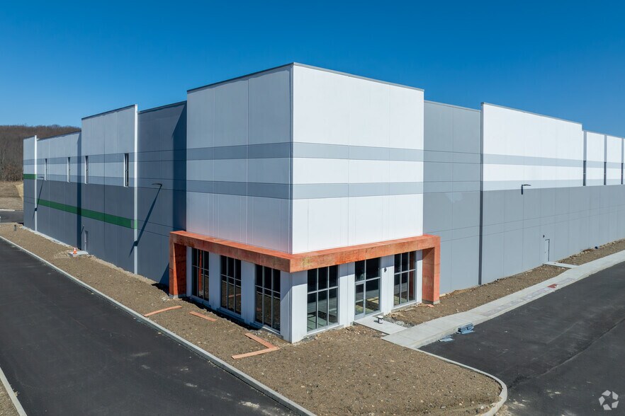 151 N Chestnut Hill Drive, Hazleton, PA for sale - Primary Photo - Image 1 of 1