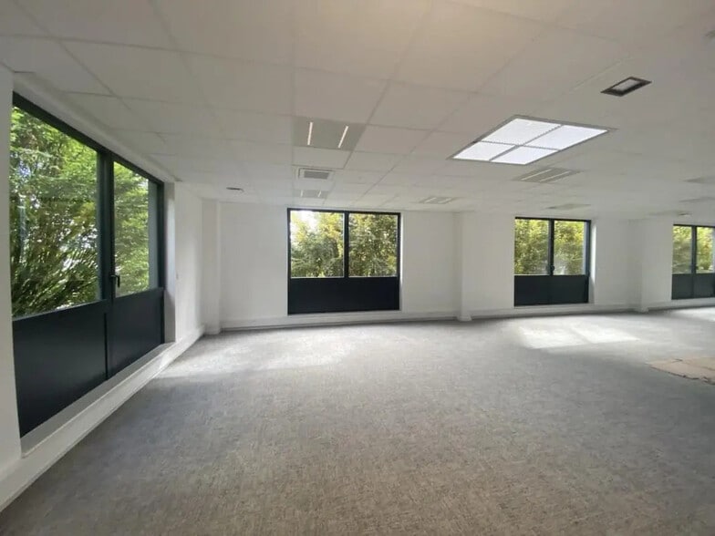 Office in Mont-Saint-Aignan for lease - Interior Photo - Image 3 of 4