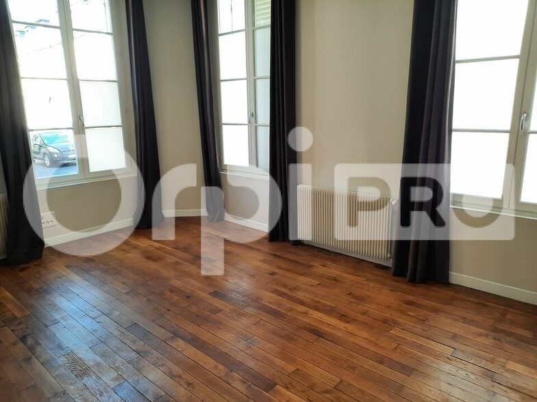 Office in Compiègne for lease - Interior Photo - Image 1 of 4