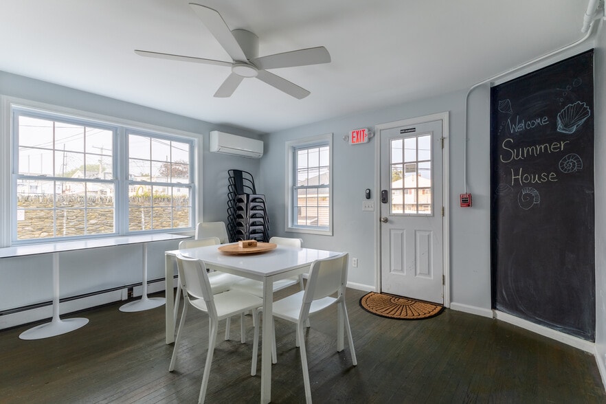 28 Weaver Ave, Newport, RI for sale - Building Photo - Image 2 of 9