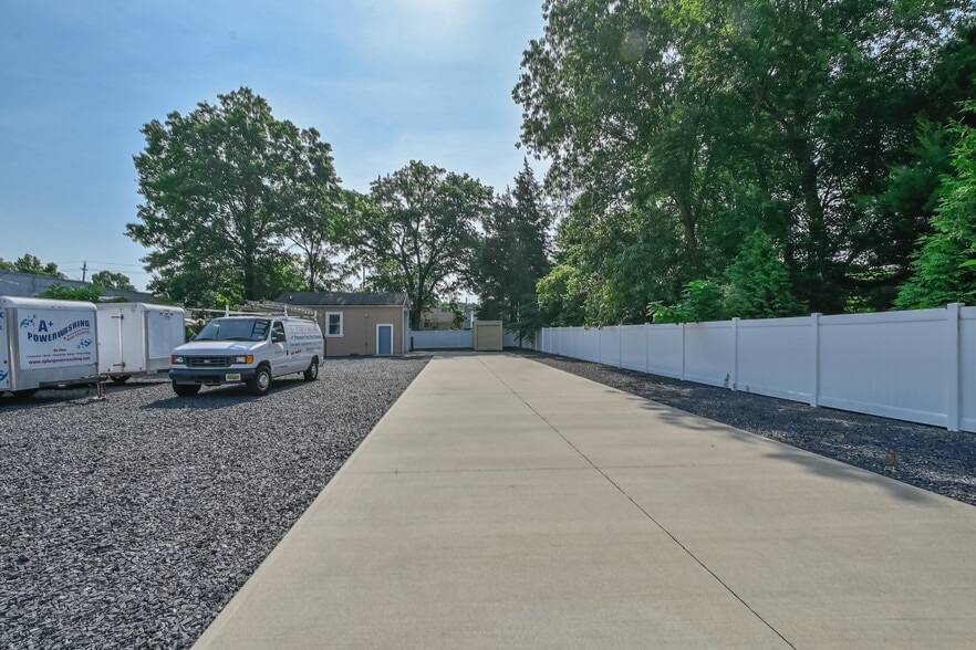 33 Bordentown Tpke, Jamesburg, NJ for sale - Building Photo - Image 1 of 17