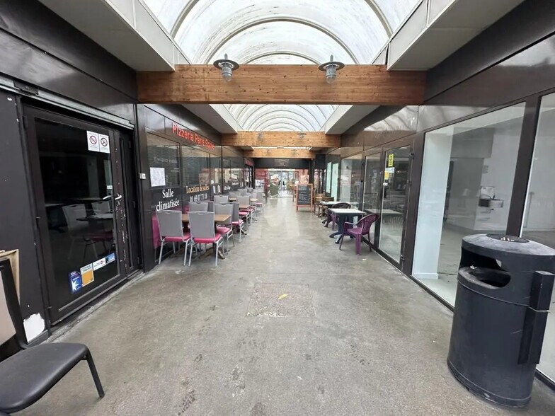 Retail in Villejust for lease - Building Photo - Image 3 of 6