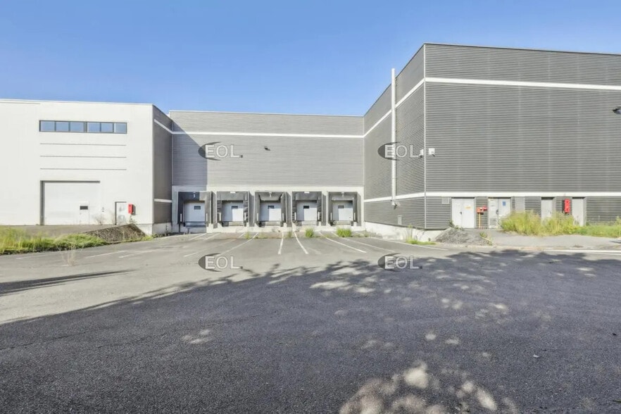 Flex in Romainville for lease - Building Photo - Image 2 of 28