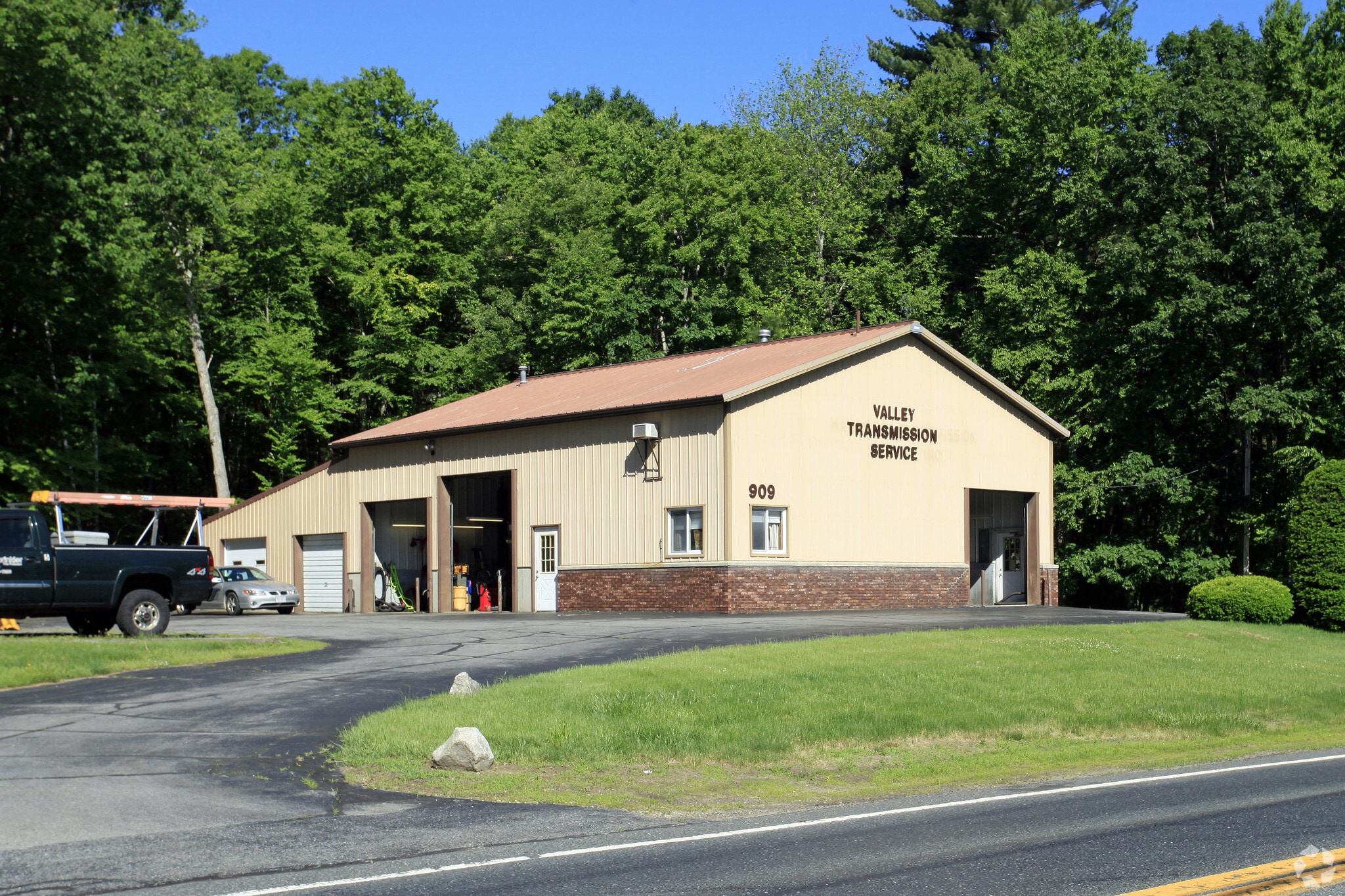 909 Providence Rd, Whitinsville, MA for sale Primary Photo- Image 1 of 1