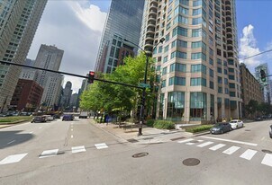 400 N LaSalle St, Chicago IL - Bar