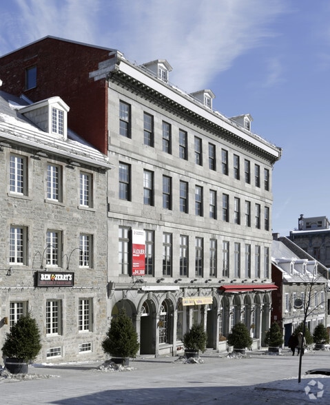 417-425 Pl Jacques-Cartier, Montréal, QC for lease - Primary Photo - Image 1 of 3