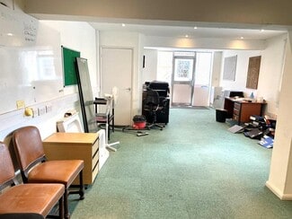 More details for 98 Thorpe Lea Rd, Egham - Retail for Sale