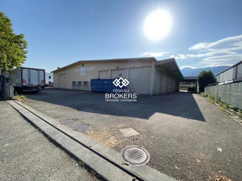 Industrial in Gières for lease - Building Photo - Image 1 of 25