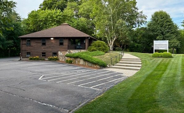 883 Landry Ave, North Attleboro, MA for sale Primary Photo- Image 1 of 1