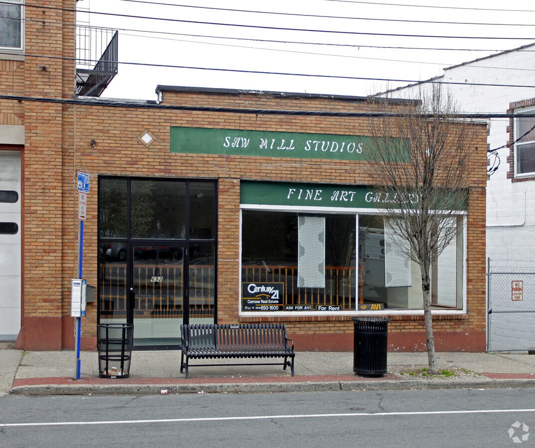 692 Saw Mill River Rd, Ardsley, NY 10502