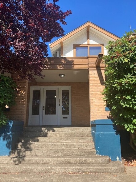 1010 Esther St, Vancouver, WA for lease - Building Photo - Image 1 of 4