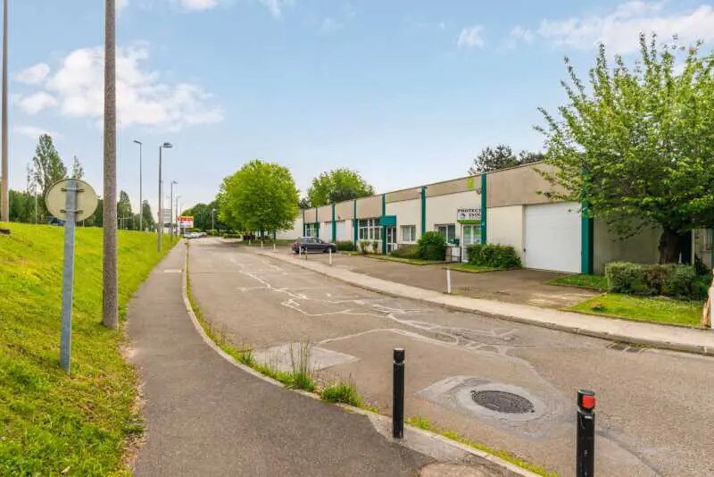 1 Rue Eugène Hénaff, Trappes for lease - Building Photo - Image 2 of 4