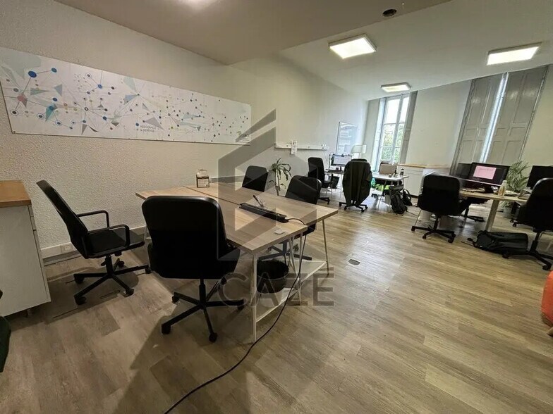 Office in Bordeaux for lease - Interior Photo - Image 2 of 6