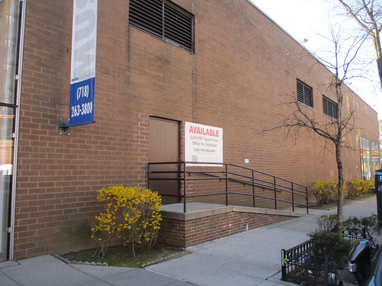 41-61 Kissena Blvd, Flushing, NY for lease - Building Photo - Image 2 of 6