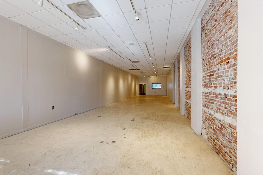 2021 Chester Ave, Bakersfield, CA for lease - Matterport 3D Scan - Image 2 of 15