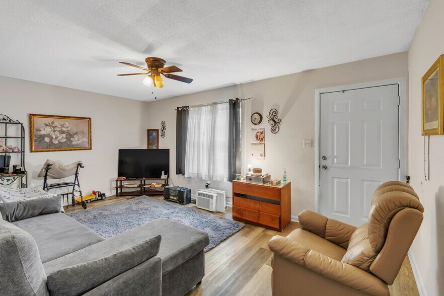 425 Arch St, Spartanburg, SC for sale - Interior Photo - Image 2 of 14