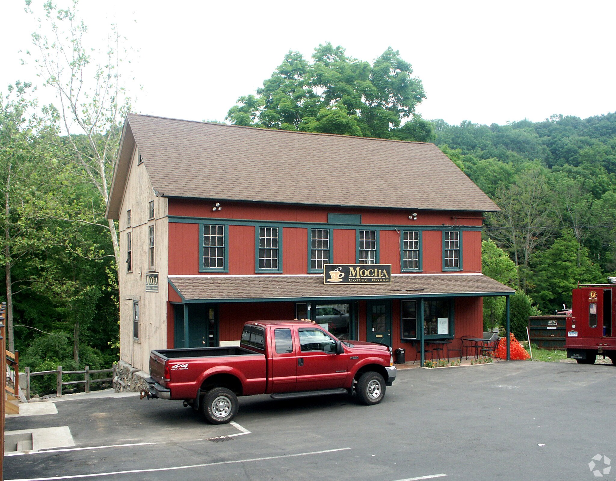 3 Glen Rd, Sandy Hook, CT 06482