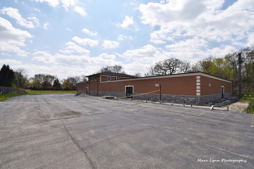 170 W Roosevelt Rd, West Chicago, IL for sale - Building Photo - Image 1 of 1