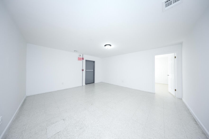 472 Netherland Ave, Staten Island, NY for sale - Building Photo - Image 3 of 14