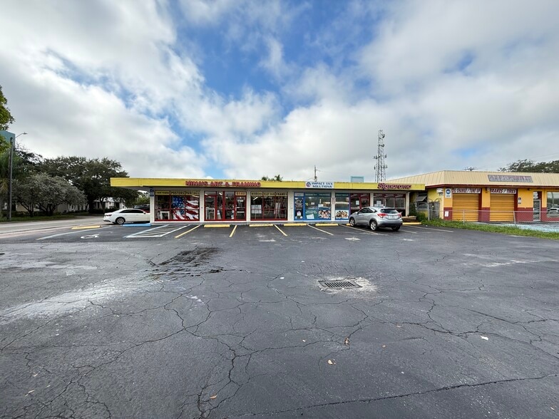 6140 Hollywood Blvd, Pembroke Pines, FL for sale - Building Photo - Image 2 of 14