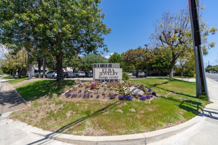 910 N Amelia Ave, San Dimas, CA for sale - Building Photo - Image 2 of 16