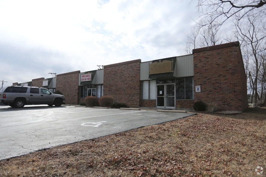 609-613 Westridge Dr, O'Fallon, MO for lease - Building Photo - Image 3 of 7