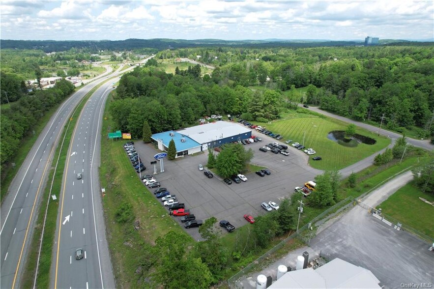 102 Cimarron Rd, Monticello, NY for sale - Building Photo - Image 1 of 31