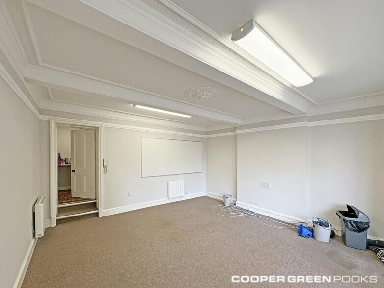 5 Swan Hl, Shrewsbury for lease - Interior Photo - Image 3 of 3