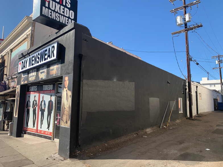 11517 Santa Monica Blvd, Los Angeles, CA for lease - Building Photo - Image 3 of 5