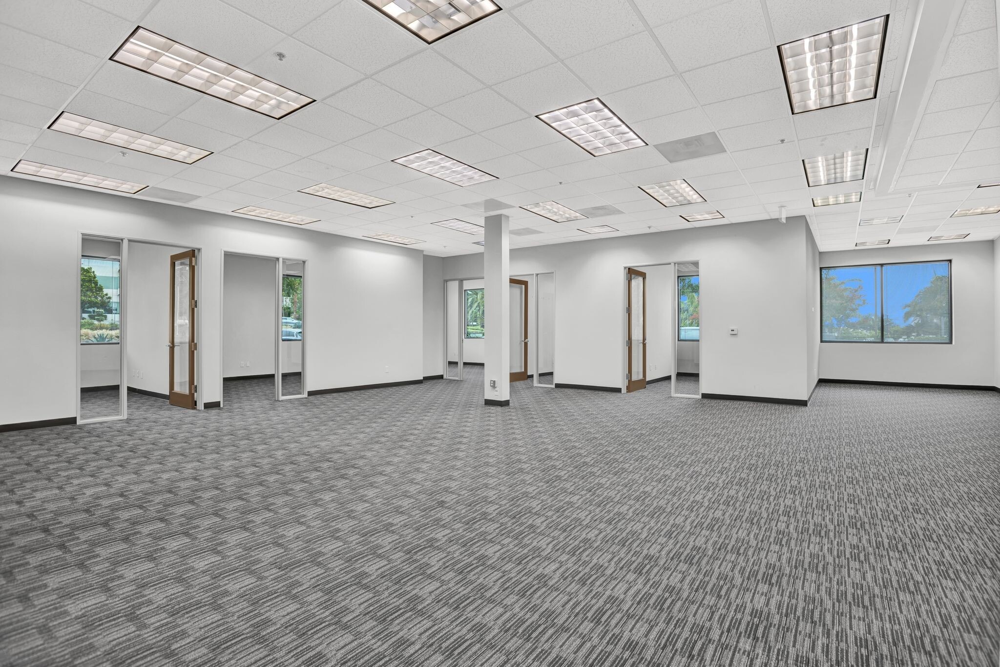 209 Avenida Fabricante, San Clemente, CA for lease Interior Photo- Image 1 of 20