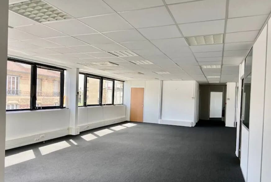 Office in Boulogne-Billancourt for lease - Building Photo - Image 3 of 9