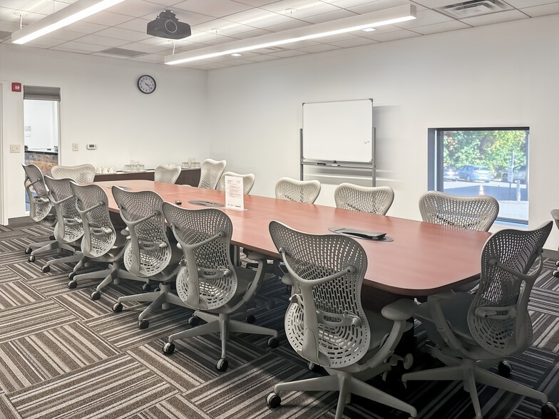 19 W College Ave, Yardley, PA for lease - Interior Photo - Image 2 of 16