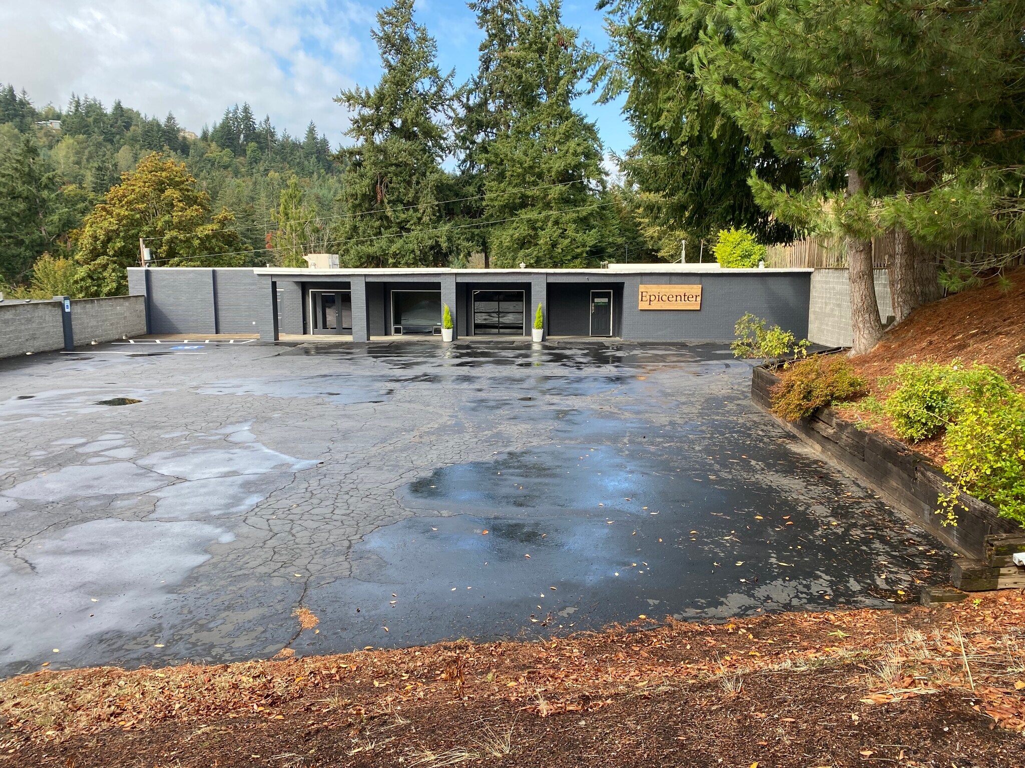 1085 Willamette Falls Dr, West Linn, OR for sale Building Photo- Image 1 of 1