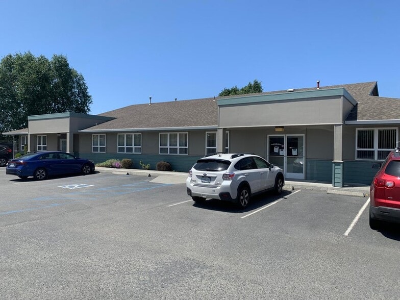 1650 Central Ave, Mckinleyville, CA for lease - Primary Photo - Image 1 of 6