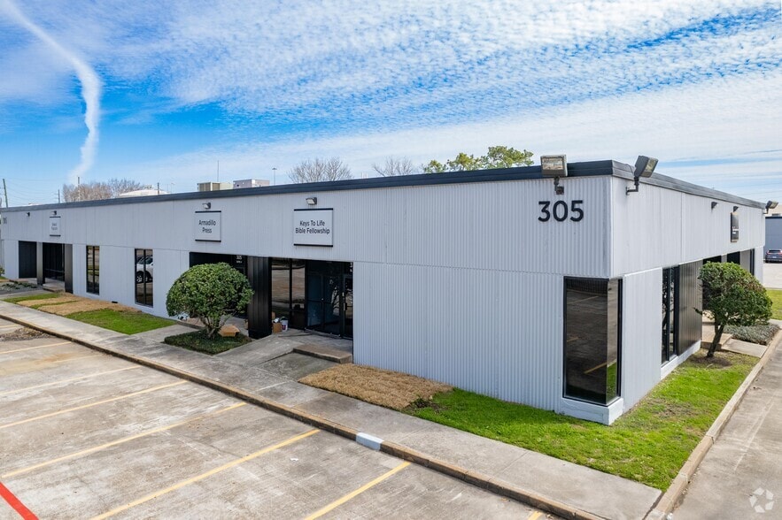 Cypress Station Business Center portfolio of 2 properties for sale on LoopNet.com - Primary Photo - Image 1 of 2