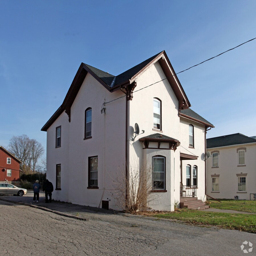 201 N Simcoe St, Oshawa, ON L1G 4S9