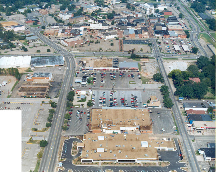 123-173 Leontyne Price Blvd, Laurel, MS for lease - Building Photo - Image 2 of 4