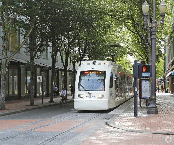 401-425 SW Morrison St, Portland, OR for lease - Building Photo - Image 2 of 11