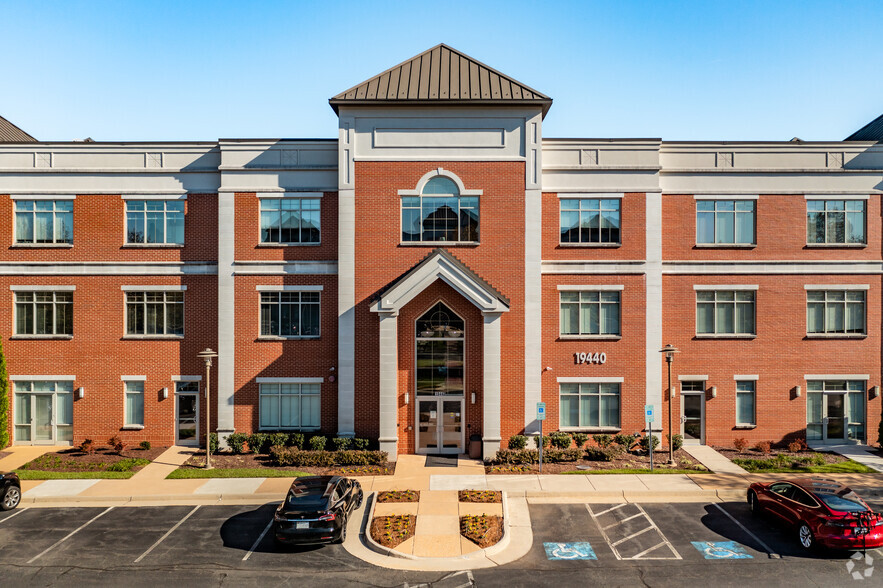 19440 Golf Vista Plz, Lansdowne, VA for sale - Building Photo - Image 1 of 1