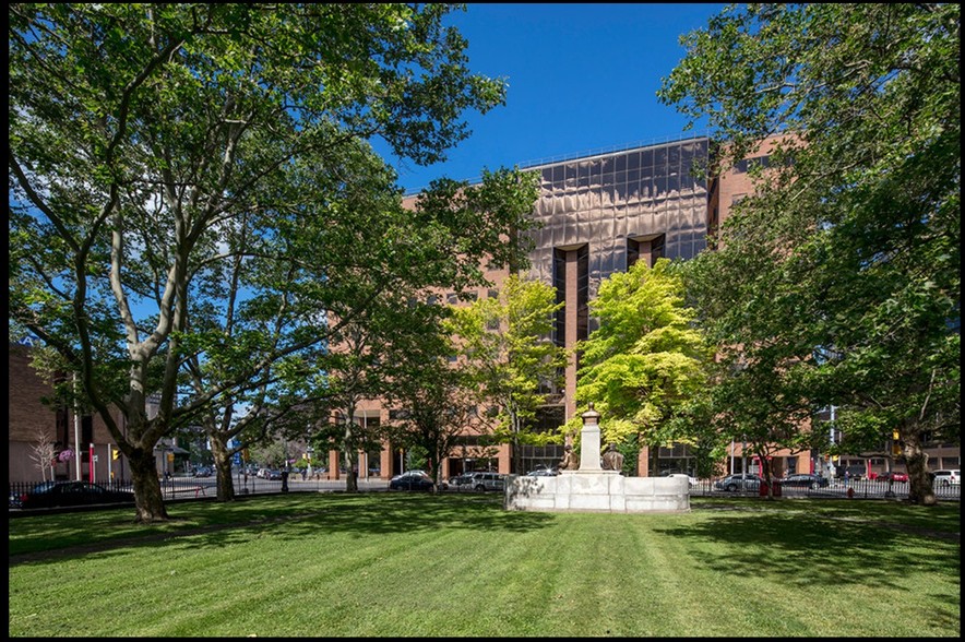 300 S State St, Syracuse, NY for lease - Primary Photo - Image 1 of 9