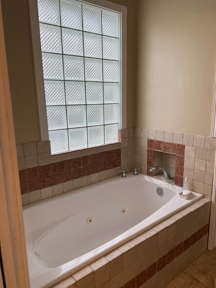 28-BEDS NEAR SYRACUSE UNIVERSITY portfolio of 4 properties for sale on LoopNet.com - Building Photo - Image 3 of 7