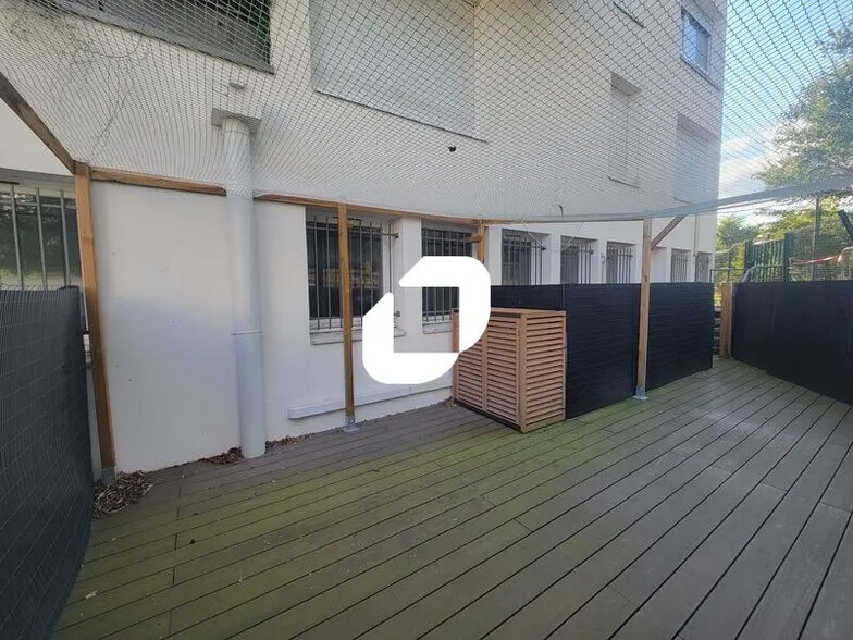 Office in Orsay for lease - Building Photo - Image 1 of 12