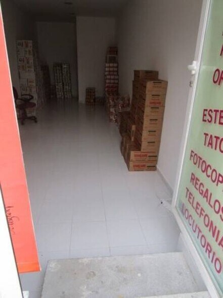 Retail in Salamanca for lease - Building Photo - Image 3 of 4