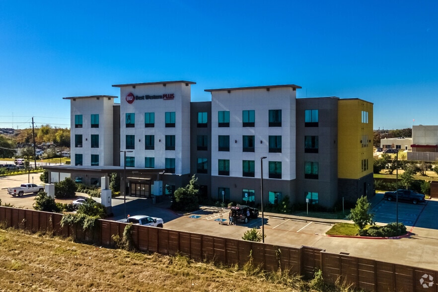 220 Greens Landing Dr, Houston, TX for sale - Building Photo - Image 2 of 5