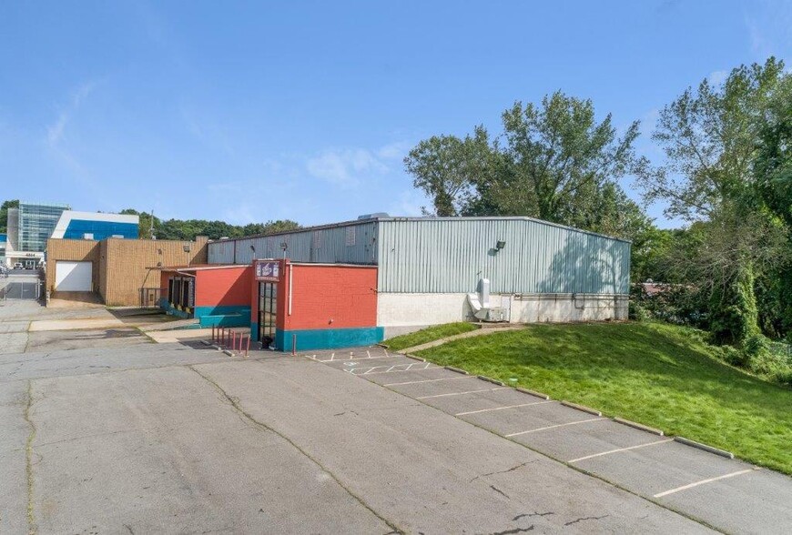 4865 Arthur Kill Rd, Staten Island, NY for lease - Building Photo - Image 3 of 92