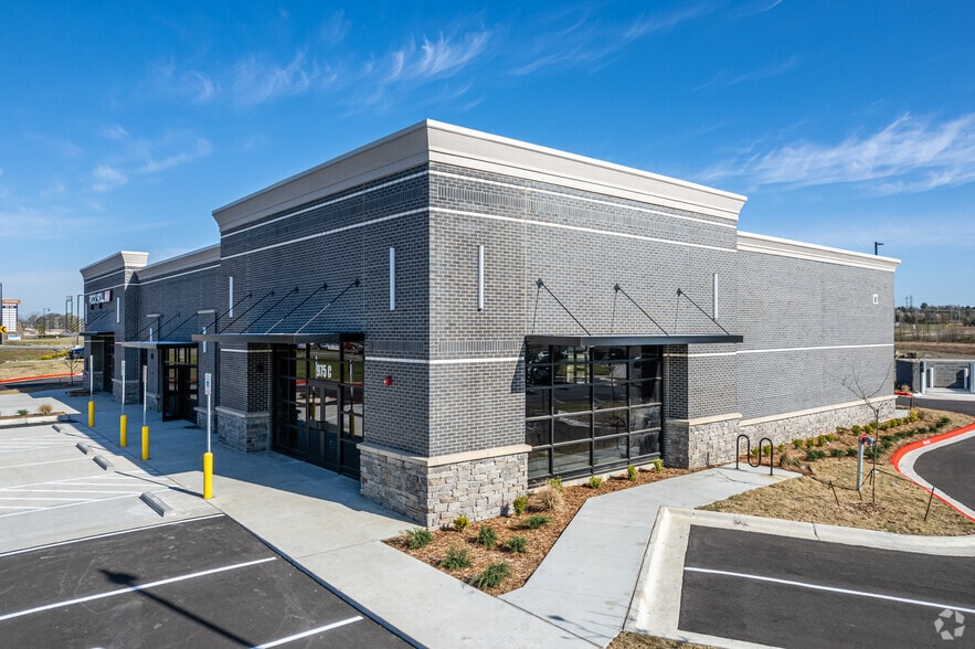 E Dave Ward Dr, Conway, AR 72032 Lewis Plaza