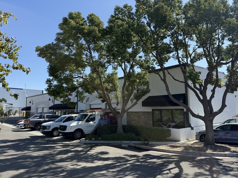 1614 E Holt Blvd, Ontario, CA for lease - Building Photo - Image 2 of 4