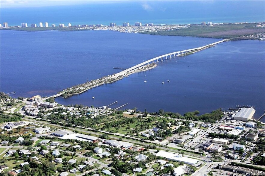 3330 NE Indian River Dr, Jensen Beach, FL 34957